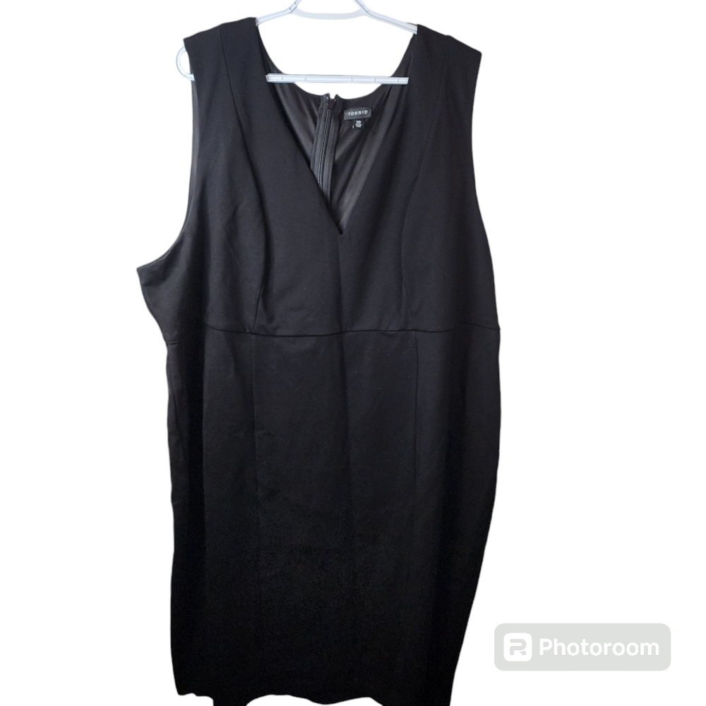 Torrid Ponte Contour Bodycon Sleeveless Black V‎ Neck Dress Size 30 Knee Length